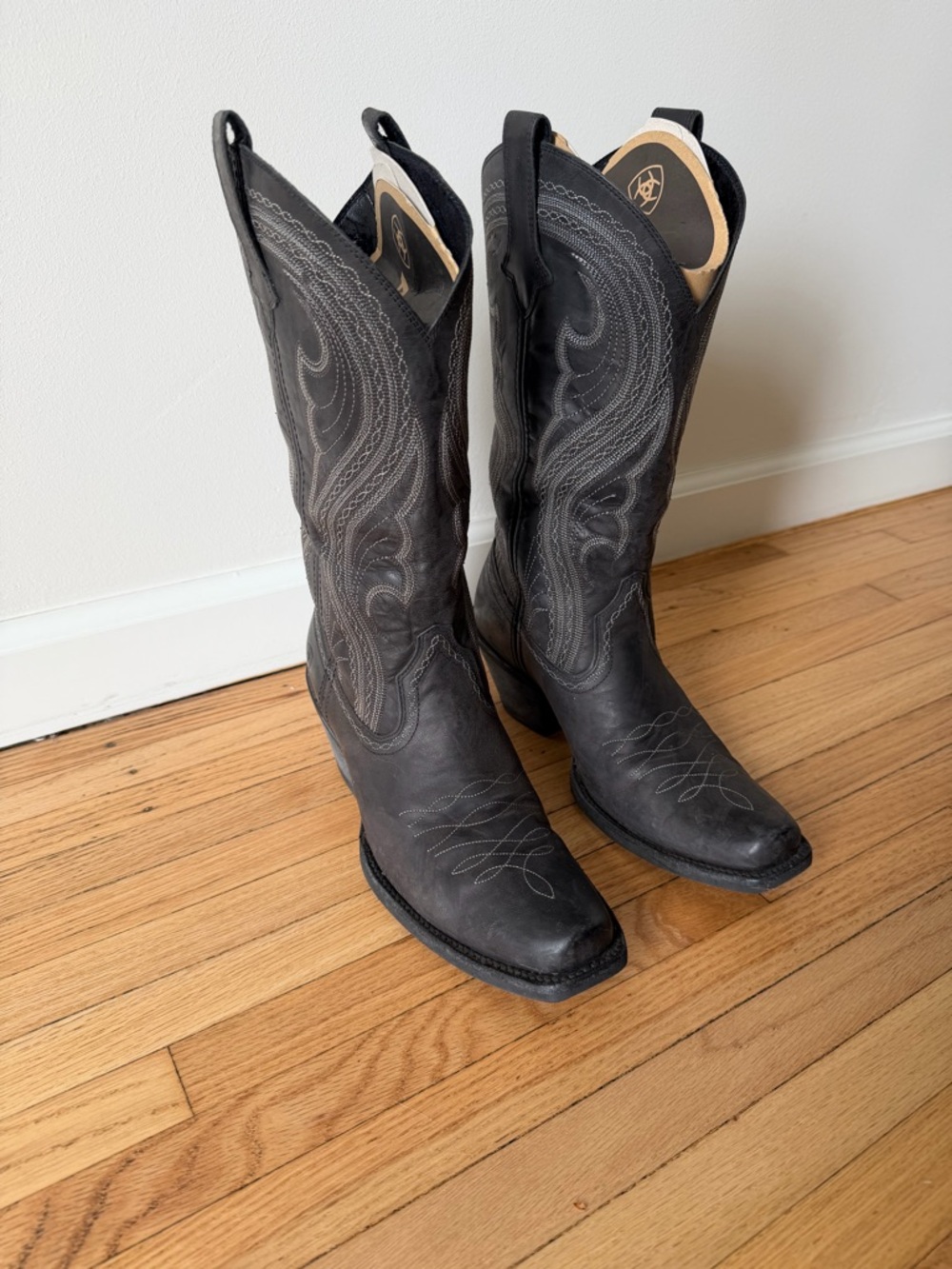 Ariat Women’s Lively Cowboy Boot - Picture 2 of 3